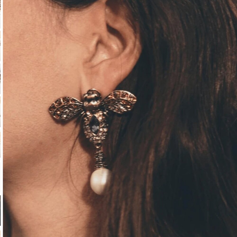 Vintage High-End Design Retro Fully Rhinestone Unique Alloy Faux Pearl Bee Dangl